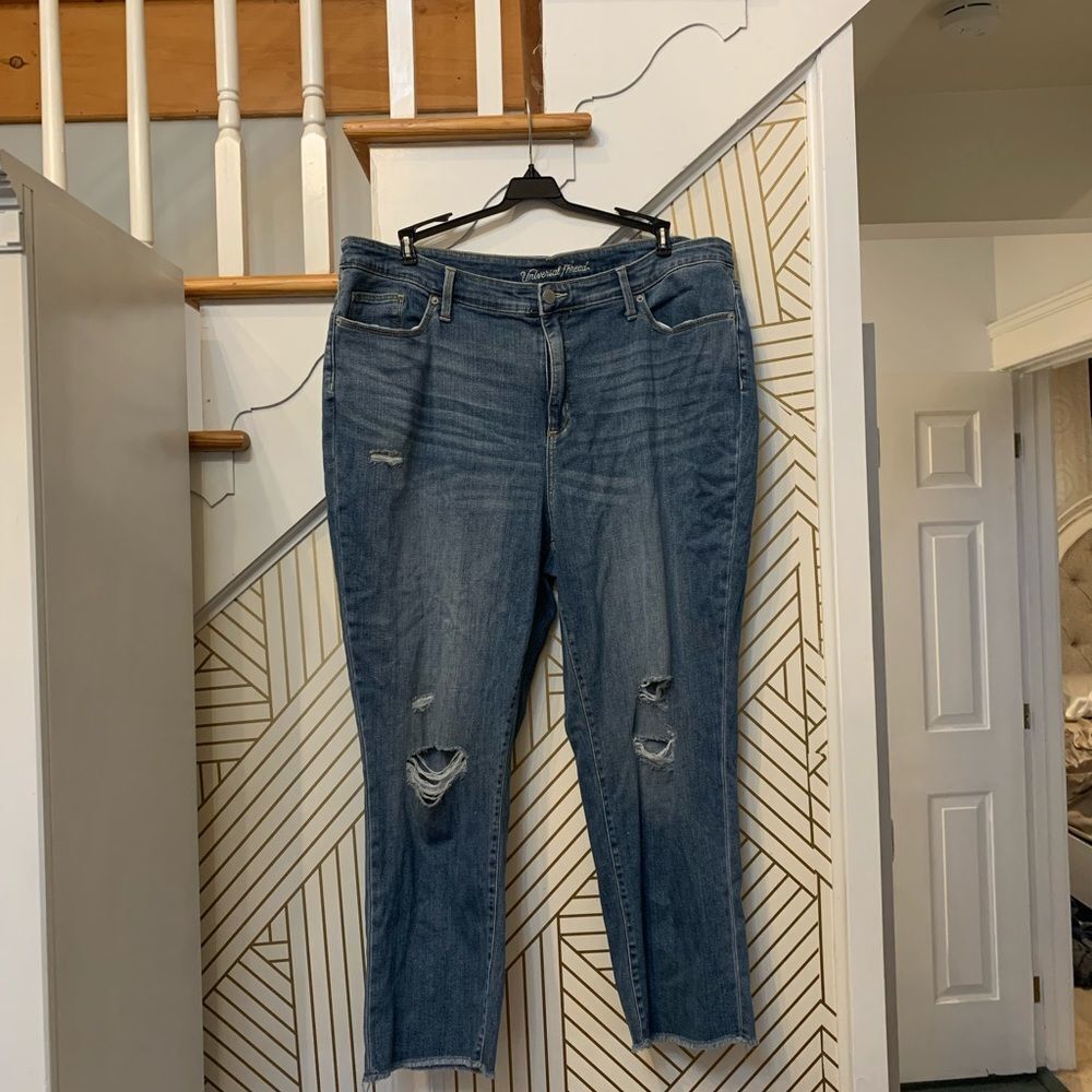 Universal Threads Jeans - Picture 2 of 6